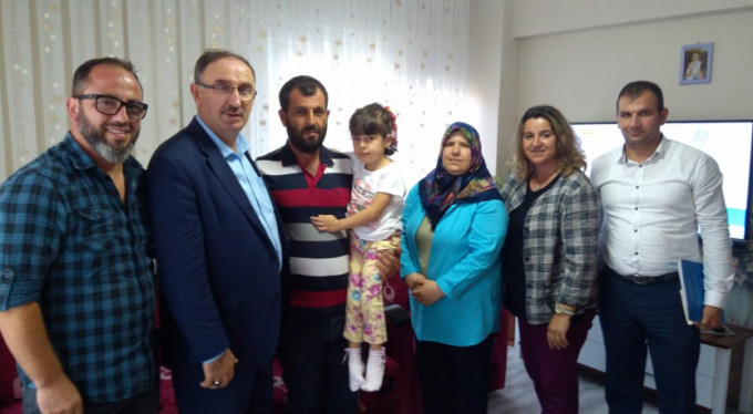 Minik kızın ilk kez duyduğu anlara şahitlik ettiler