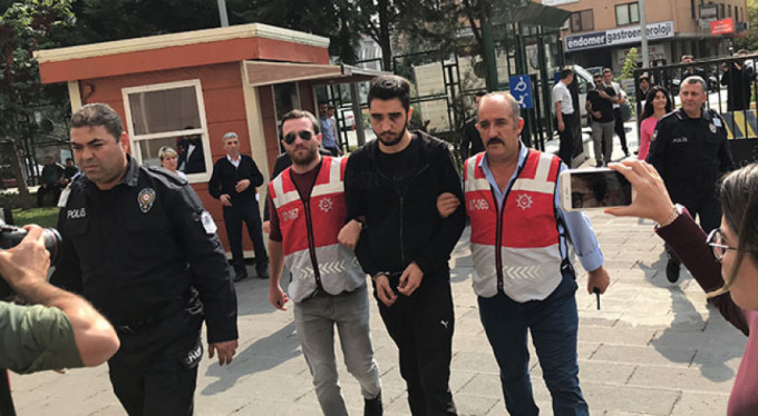 Bakırköy'de aracını vatandaşların üzerine süren saldırgan tutuklandı!