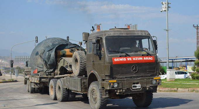 Hatay'a askeri sevkiyat sürüyor