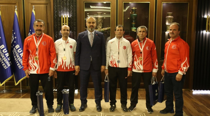 Büyükşehir'den veteran güreşçilere tam destek