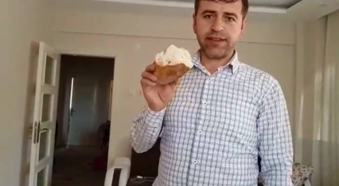 Bursa'da ekmeğin içinden çıkan şey şoke etti!
