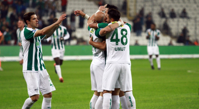 Timsah'ın bileği evinde bükülmüyor!