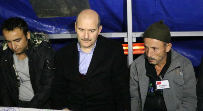 Bakan Soylu'dan şehit ailesine ziyaret