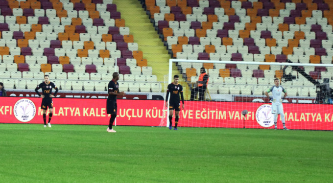 G.Saray yenildi, lider değişti: 2-0