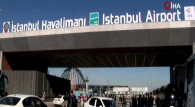 Yeni havalimanının tabelası asıldı!