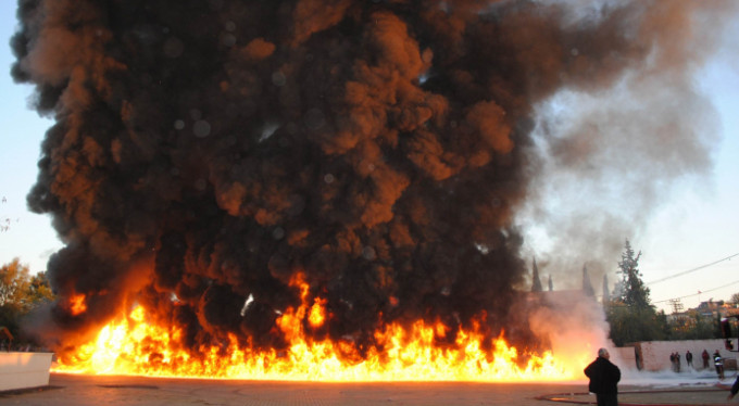 Yağ yüklü TIR alev alev yandı!