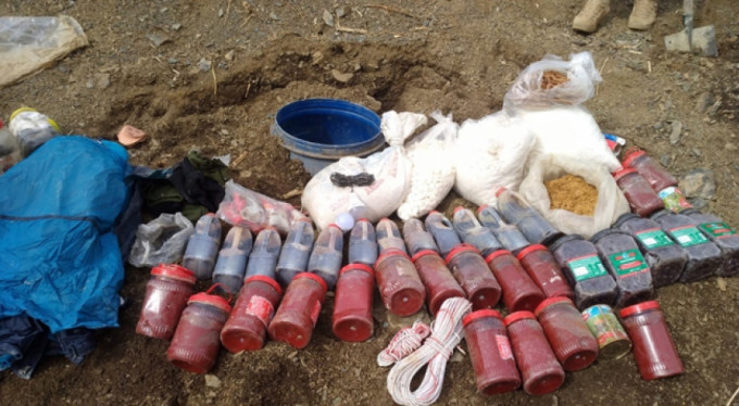 Van'da 3 PKK sığınağı imha edildi