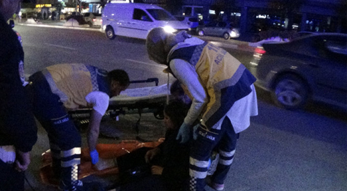 Hafif ticari aracın çarptığı kadın ölümden döndü