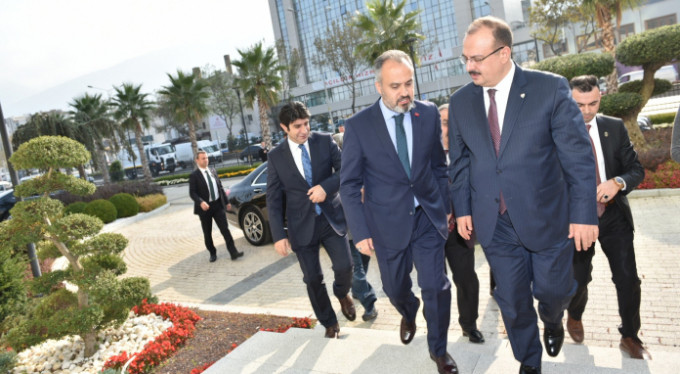 Vali Canbolat'tan ilk ziyaret Büyükşehir'e