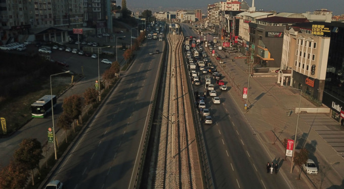 Bursa'da 9,05'te trafiği böyle durdurup Atatürk'ü andılar, o anlar havadan görüntülendi