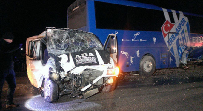 Kulüp otobüsü kaza yaptı: 1 ölü, 3 yaralı