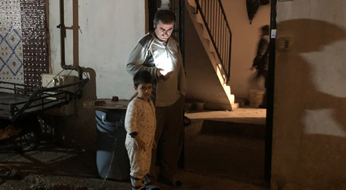 Ağlayarak ailesini ölümden kurtardı!