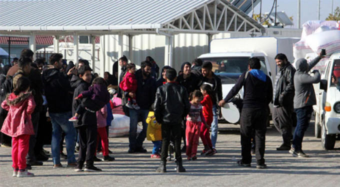 Suriyeliler halay çekerek ülkelerine gitti