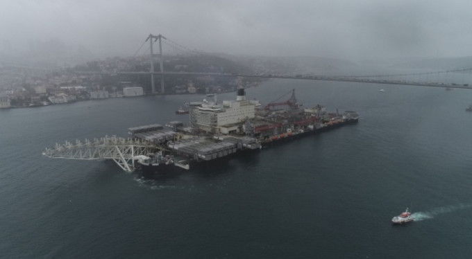 Dünyanın en büyük gemisi İstanbul Boğazı'ndan böyle geçti