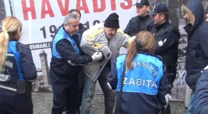 Soğuktan donmak üzereyken son anda kurtarıldı