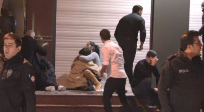 Gece kulübünde silahlı kavga!