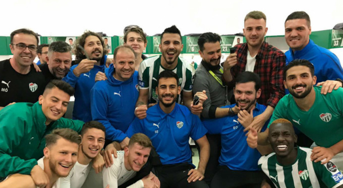 Asker tıraşı futbolculardan!