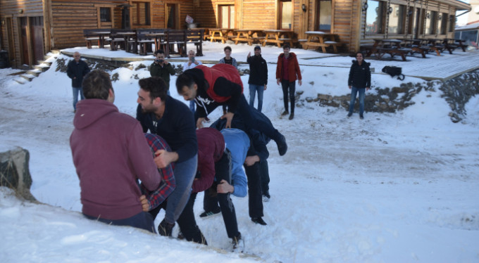 Uludağ'da eksi 5 derece uzun eşek oynadılar