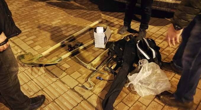 Polisin dikkati sonucu defineciler kazamadan yakalandı