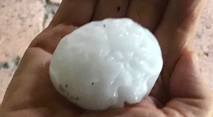 Avuç içi büyüklüğünde dolu yağdı!