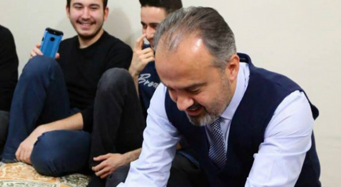 Alinur Aktaş yine öğrencilerle! Bu kez çiğ köfte...