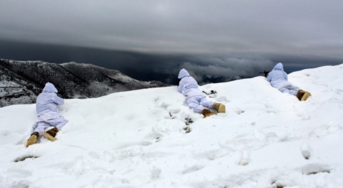 Mehmetçik kar kış demeden görev başında