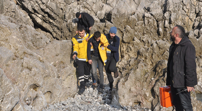 Ayrılık acısı kayalıklara çıkarttı