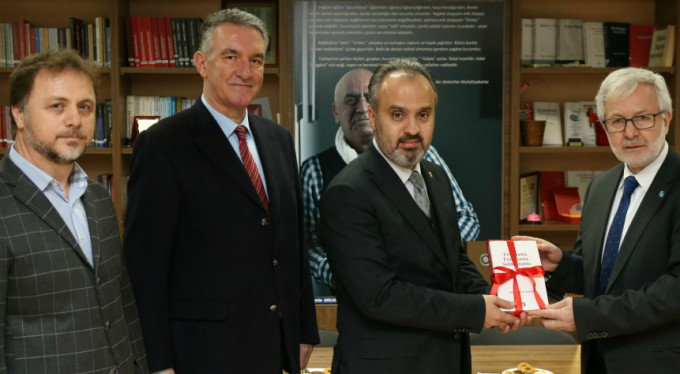 Başkan Aktaş'tan üniversiteye seminer salonu