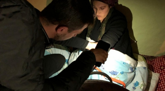 Köyde doğum yapan anne için seferberlik