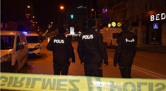 Şüpheli çanta polis alarma geçirdi