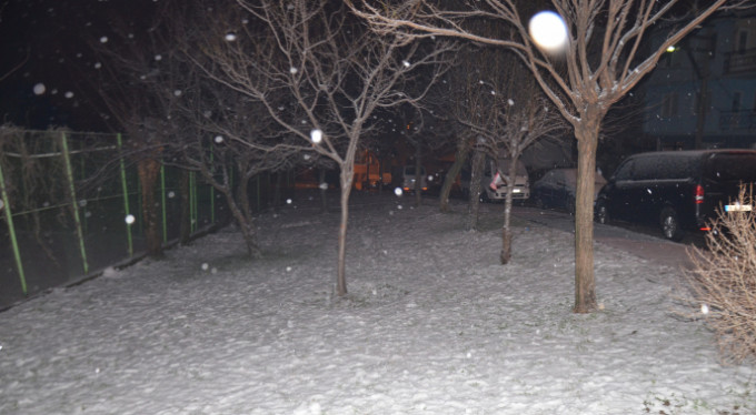 Bursalılar güne karla uyandı!