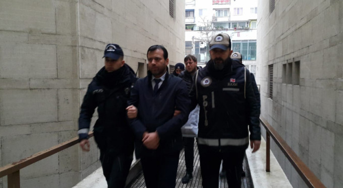Tefecilik iddiasıyla gözaltına alınan avukat ve 9 zanlı adliyeye sevk edildi