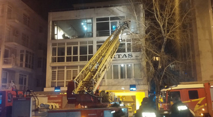 Başkent'te iş yerinde yangın!