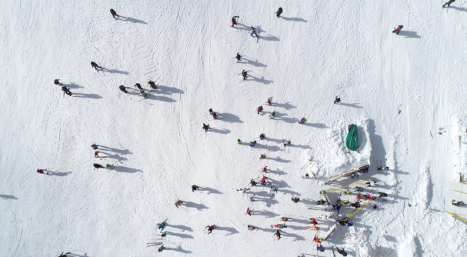 Uludağ'da kayak keyfi drone ile görüntülendi
