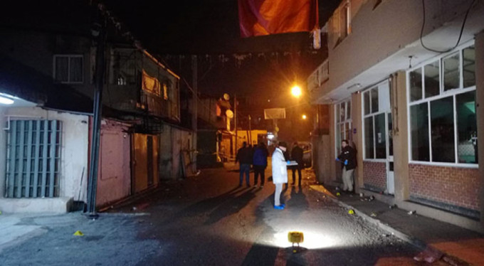 İzmir'de sokak ortasında kadın cinayeti
