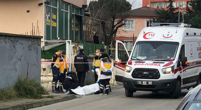 5 katlı binanın çatısından düşerek öldü