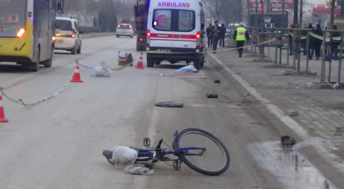 Bursa'da Suriyeli genci kamyon ezdi!