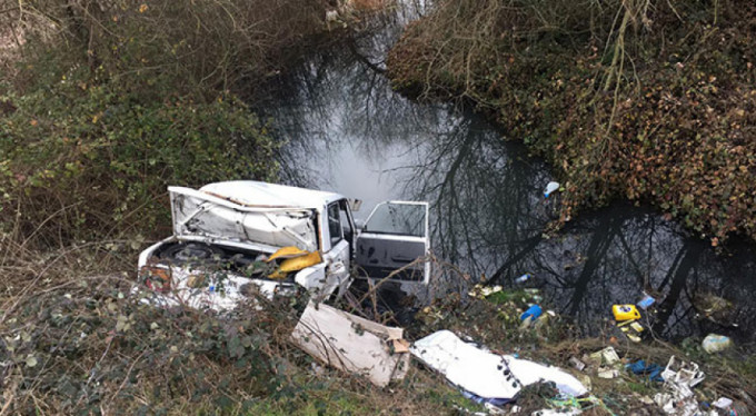 Karabük'te otomobil dereye uçtu: 3 ölü, 2 yaralı