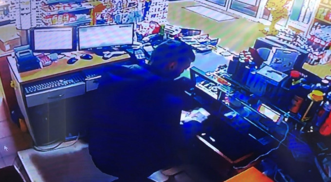 35 saniyede 2 bin lira çaldılar!