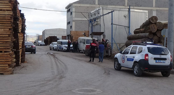 Fabrika sahibi yangına müdahale ederken canından oldu