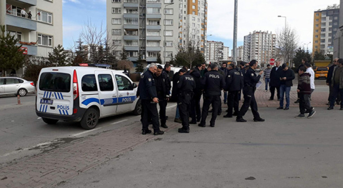 Taksi durağında bıçaklı kavga: 4 yaralı