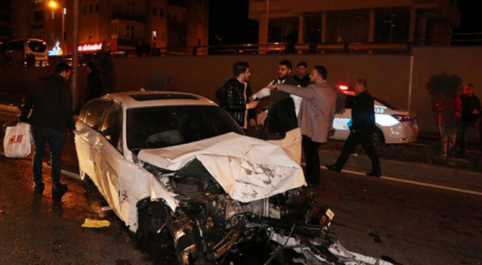 Aşırı hız zincirleme kaza getirdi: 2 yaralı