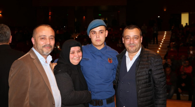 Jandarmadan askerleri duygulandıran sürpriz