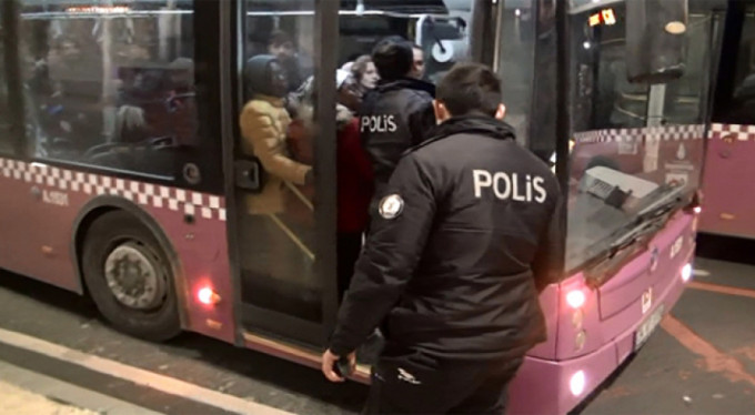 Taksim'de halk otobüsünde hırsız alarmı