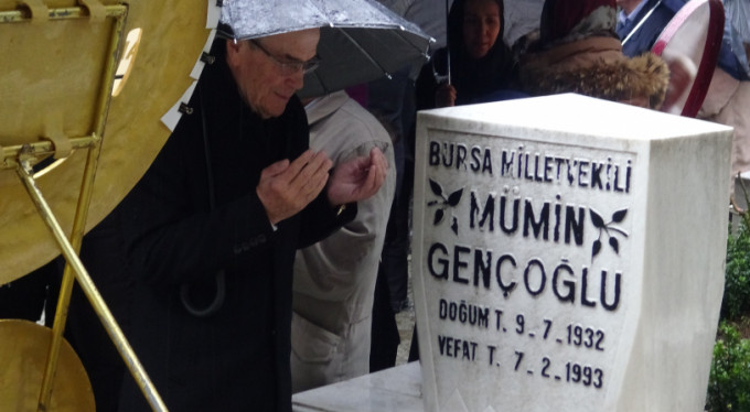Mümin Gençoğlu sağanak yağmur altında kabri başında anıldı