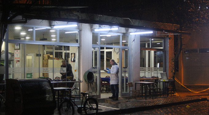 Kahvehane önünde silahlı saldırı: 1 yaralı