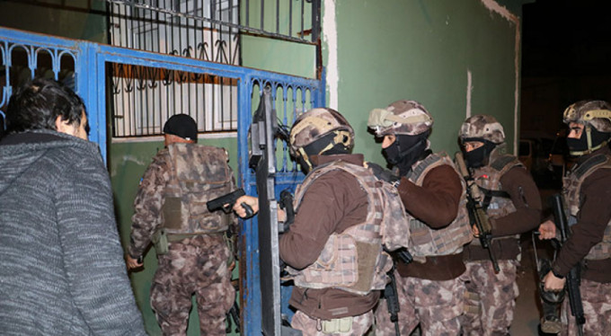 Şafak vakti terör operasyonu: 24 gözaltı