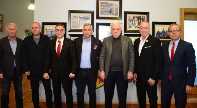 Bursasporlu eski futbolculardan Timsah'a destek