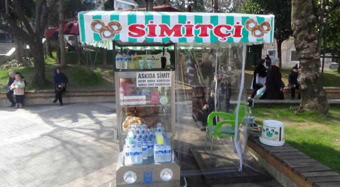 Bursa'da ihtiyaç sahiplerine böyle yardım ediyor!