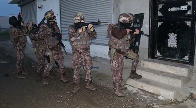 600 polisle şafak baskını!